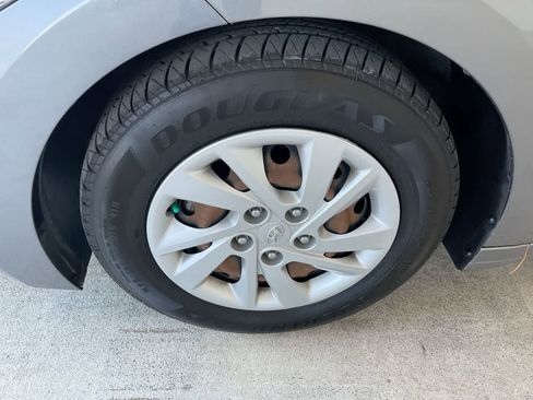 Used 2018 Hyundai Elantra SE image 10