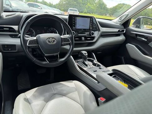 Used 2020 Toyota Highlander Limited FWD image 22