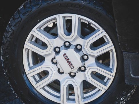 Used 2015 GMC Sierra 2500 Denali w/ Duramax Plus Package image 2