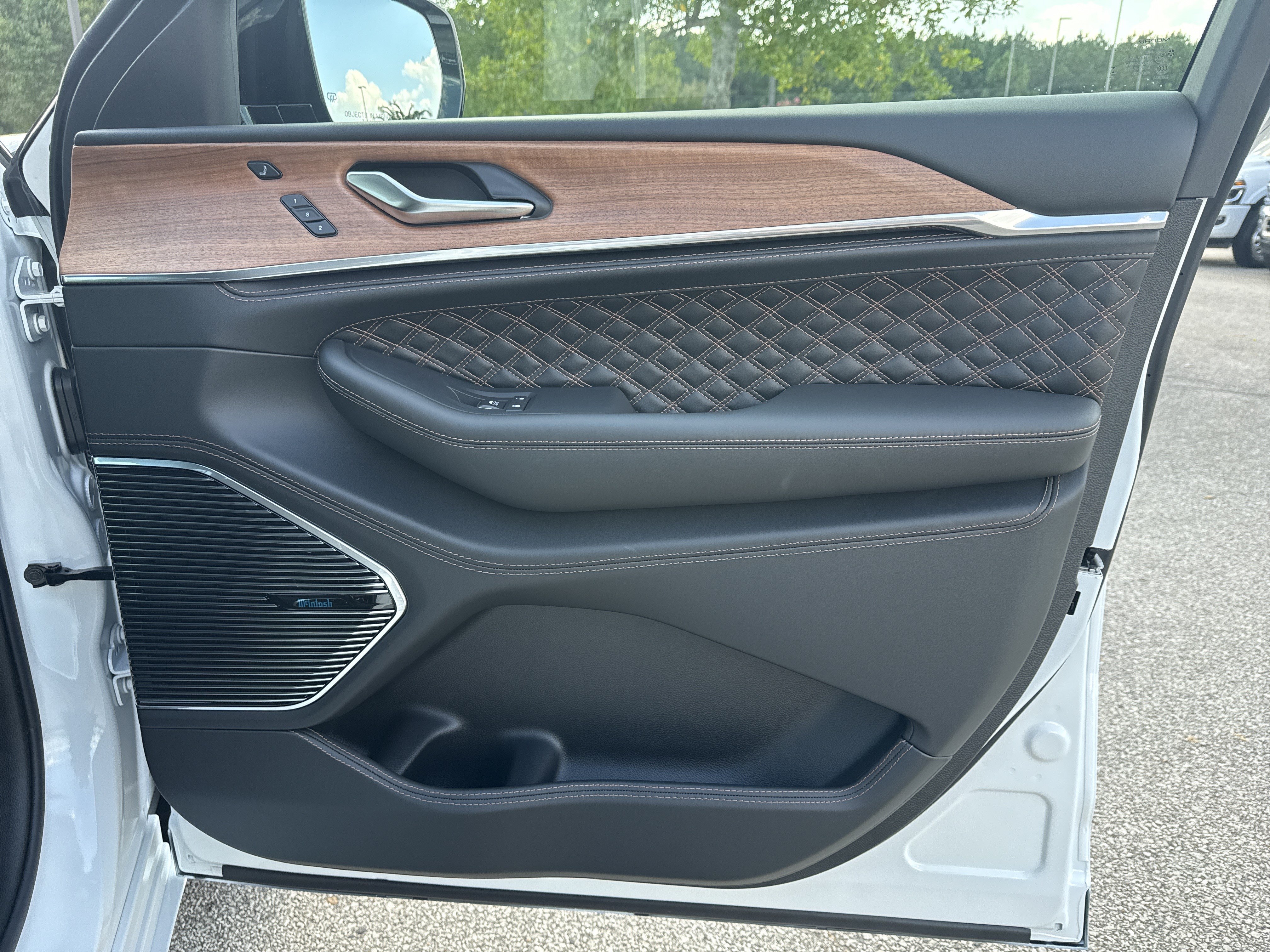 New 2027 Jeep Grand Cherokee Summit AWD/4WD image 14