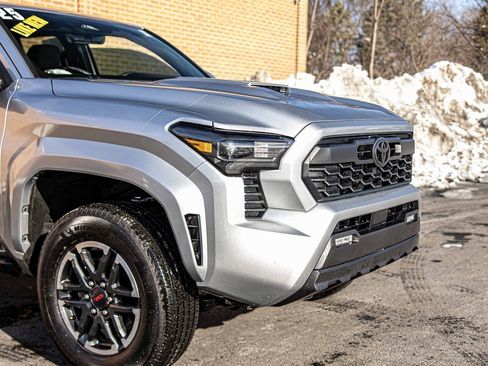 Used 2025 Toyota Tacoma TRD Sport image 3
