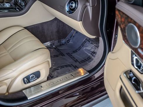 Used 2016 Jaguar XJ R-Sport RWD image 27