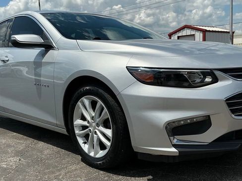 Used 2017 Chevrolet Malibu LT FWD image 2