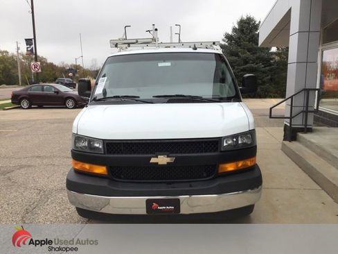 Used 2018 Chevrolet Express 2500 w/ Driver Convenience Package image 2