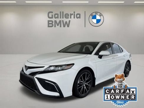 Used 2024 Toyota Camry SE FWD image 1
