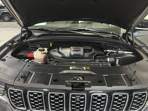 Used 2022 Jeep Grand Cherokee Summit w/ Luxury Tech Group V image 30