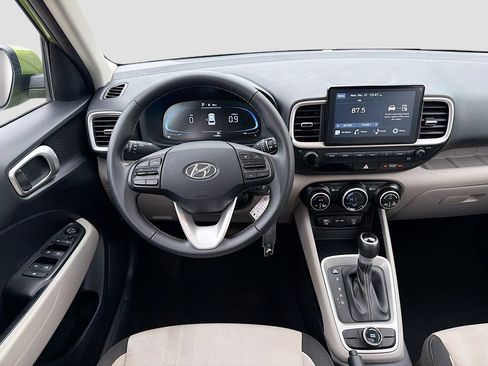 Used 2023 Hyundai Venue SEL image 21