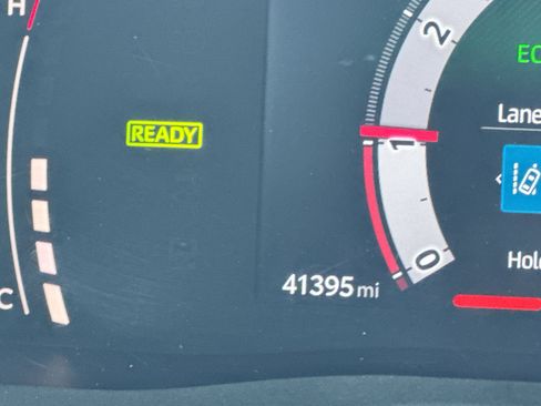 Used 2025 Toyota Camry SE FWD image 15