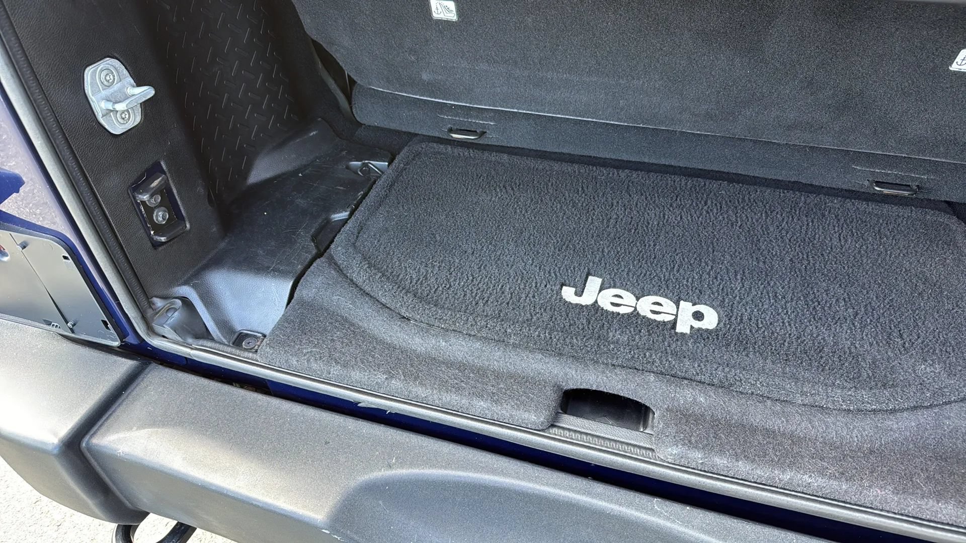 Used 2013 Jeep Wrangler Sport AWD/4WD image 30