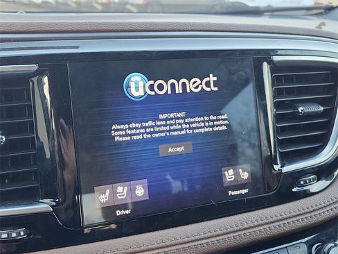 Used 2020 Chrysler Pacifica Limited w/ Advanced Safetytec Group image 27