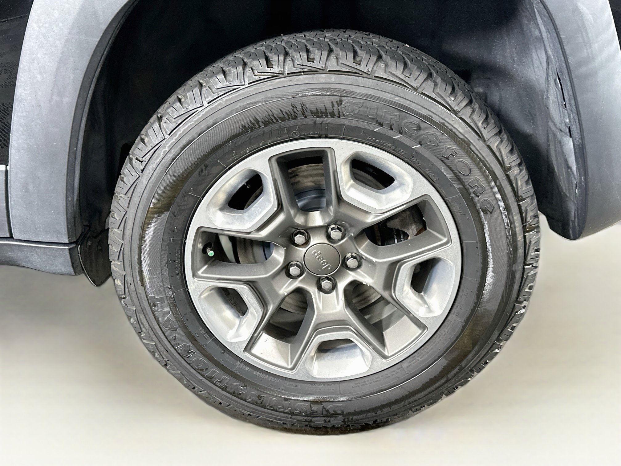 Used 2019 Jeep Cherokee Trailhawk AWD/4WD image 11