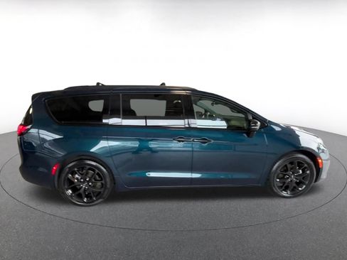 Used 2025 Chrysler Pacifica Limited FWD image 15