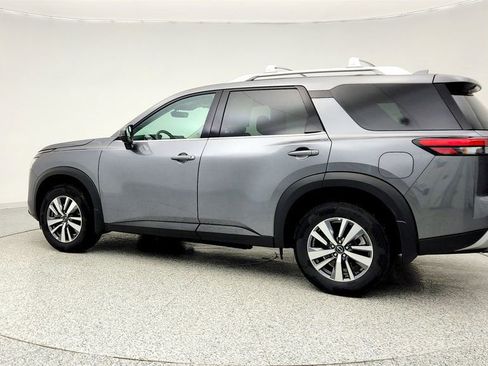 Used 2024 Nissan Pathfinder SL image 7