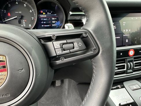 Certified 2025 Porsche Macan image 17