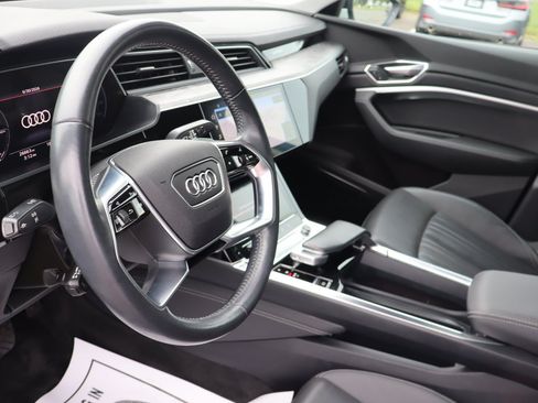 Used 2021 Audi e-tron Premium Plus w/ Premium Plus Package AWD/4WD image 9