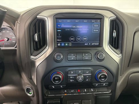 Used 2021 Chevrolet Silverado 1500 LT AWD/4WD image 17
