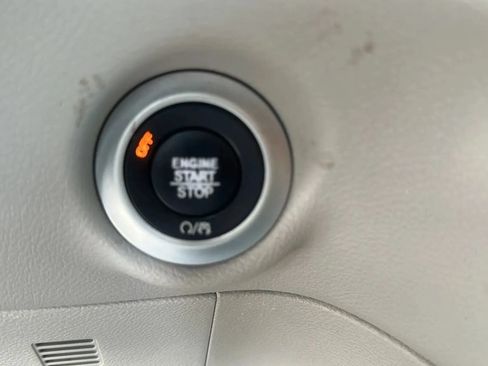 Used 2017 Chrysler Pacifica Touring-L FWD image 24