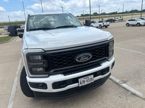 Used 2024 Ford F250 XL w/ STX Appearance Package AWD/4WD image 3