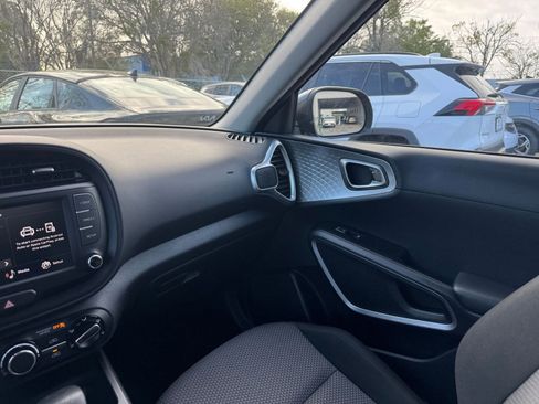 Used 2025 Kia Soul LX w/ LX Technology Package image 33