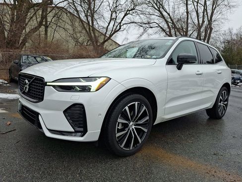 Certified 2023 Volvo XC60 B5 Plus image 3