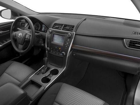 Used 2017 Toyota Camry LE FWD image 17