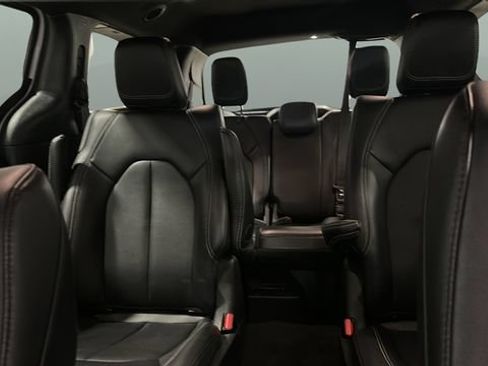 Used 2024 Chrysler Pacifica Limited FWD image 22