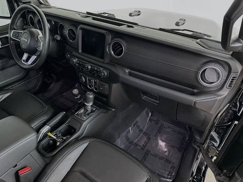 Used 2022 Jeep Wrangler Unlimited Sahara w/ Cold Weather Group AWD/4WD image 32