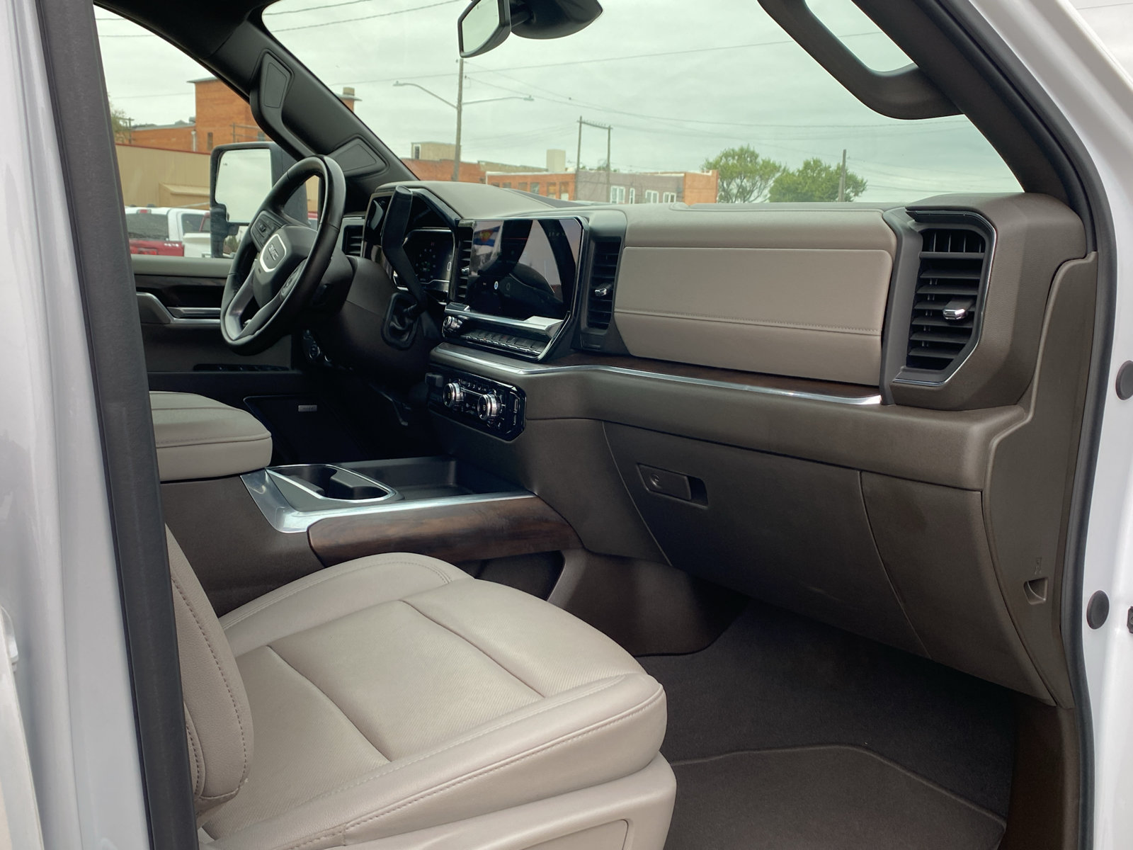 Used 2024 GMC Sierra 2500 SLT w/ SLT Premium Package AWD/4WD image 11