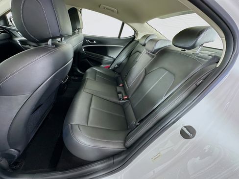 Used 2025 Genesis G70 2.5T image 27