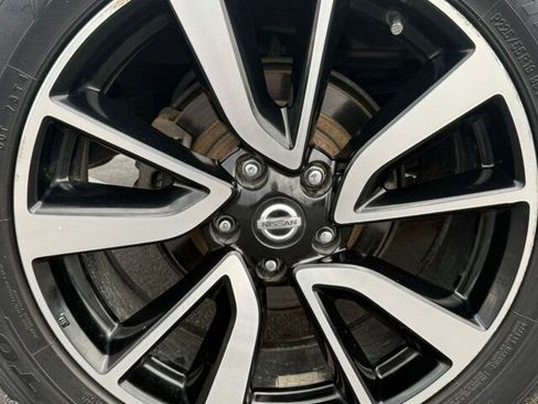 Used 2017 Nissan Rogue SL w/ SL Premium Package image 42