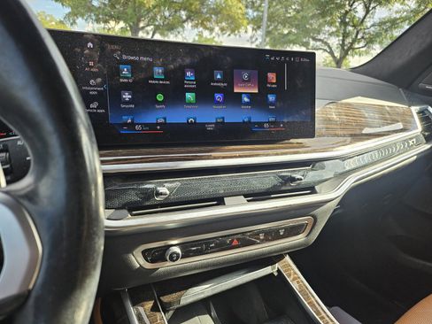 Used 2023 BMW X7 xDrive40i w/ M Sport Package AWD/4WD image 13