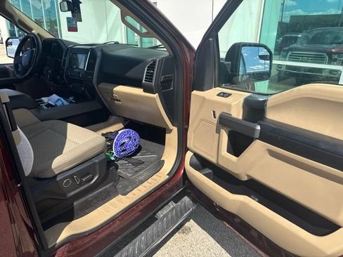 Used 2016 Ford F150 XLT w/ Equipment Group 302A Luxury AWD/4WD image 5