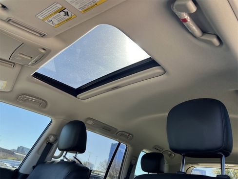 Used 2023 Nissan Armada SL w/ Captain's Chairs Package image 12