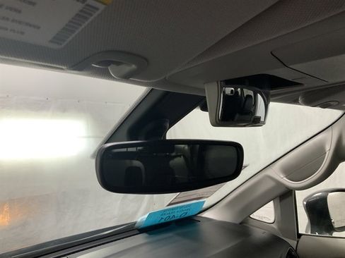 Used 2018 Chrysler Pacifica Touring-L image 34