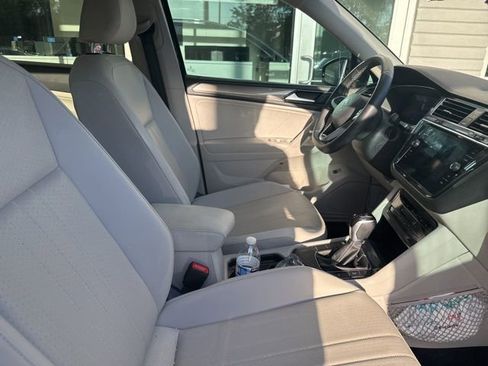Used 2023 Volkswagen Tiguan SE image 13