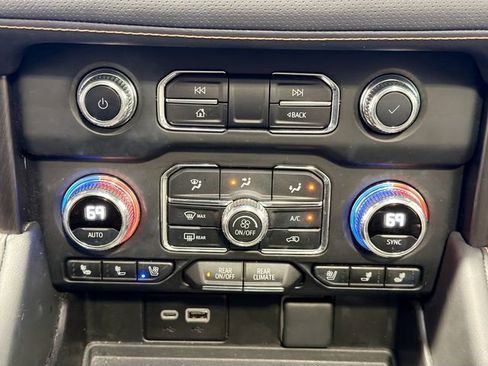 Used 2024 GMC Yukon AT4 w/ AT4 Premium Package AWD/4WD image 15
