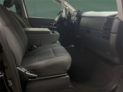 Used 2015 Nissan Titan SV image 14