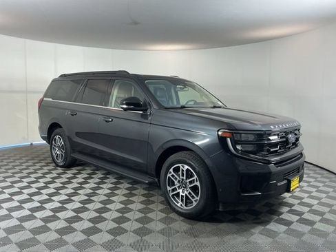 Used 2025 Ford Expedition Max Active AWD/4WD image 3