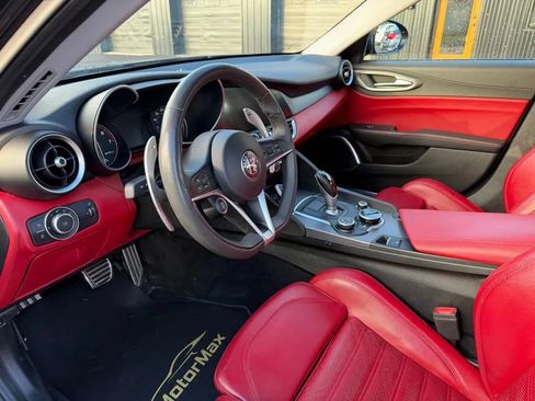 Used 2018 Alfa Romeo Giulia Ti Sport w/ Quick Order Package 22S Sport AWD/4WD image 5
