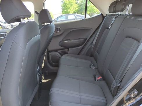 Used 2025 Hyundai Venue SEL FWD image 12