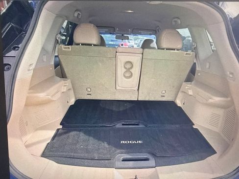 Used 2018 Nissan Rogue SV FWD image 11