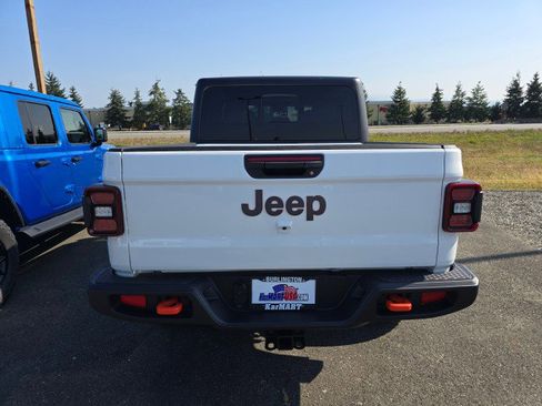 New 2025 Jeep Gladiator Mojave w/ Convenience Group image 5