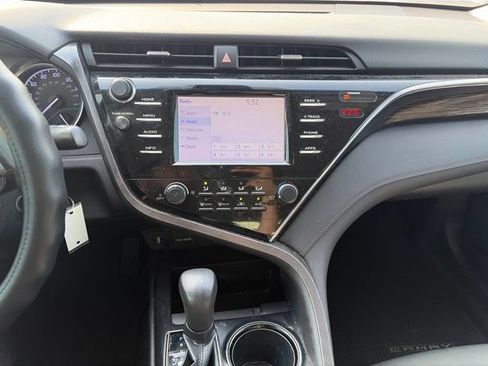 Used 2018 Toyota Camry LE FWD image 14