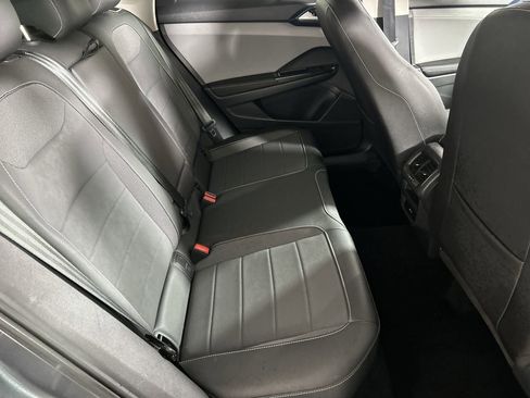 Used 2024 Volkswagen Taos SE image 25