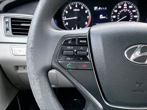 Used 2016 Hyundai Sonata SE FWD image 11