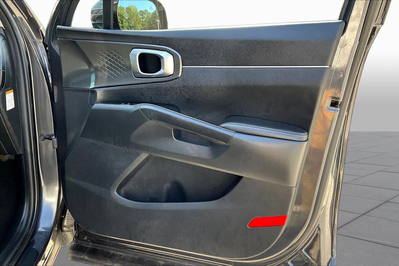 Used 2022 Kia Sorento EX w/ Panoramic Sunroof Package FWD image 23