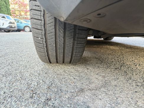 Used 2021 Tesla Model Y Long Range image 42