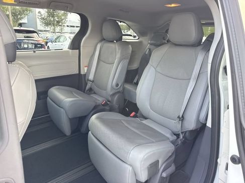 Used 2021 Toyota Sienna Limited FWD image 23
