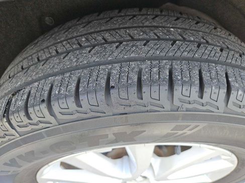 Used 2018 Nissan Rogue SV image 32