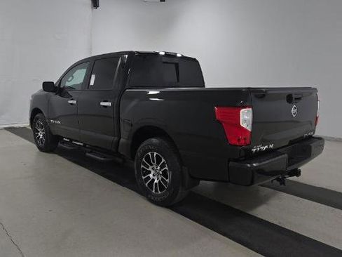 Used 2021 Nissan Titan SV w/ SV Convenience Package image 5
